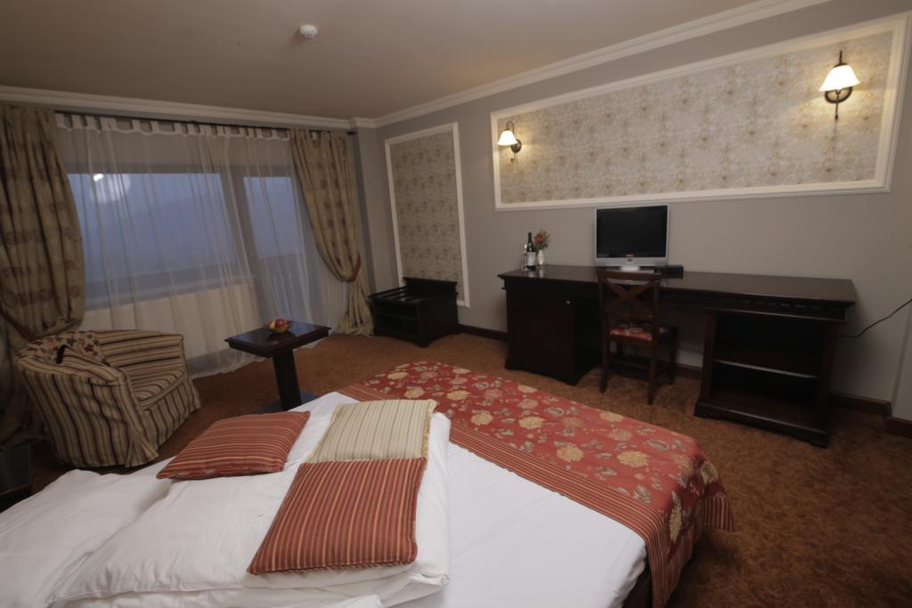 Nobillis - Carpathian Residence Peștera Bagian luar foto